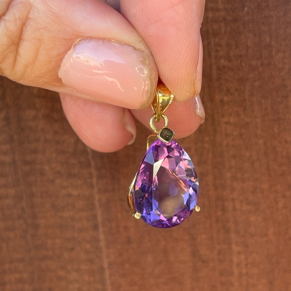 14k Gold & Amethyst Pendant Approximately 8 1/2 ct - Picture 5 of 6